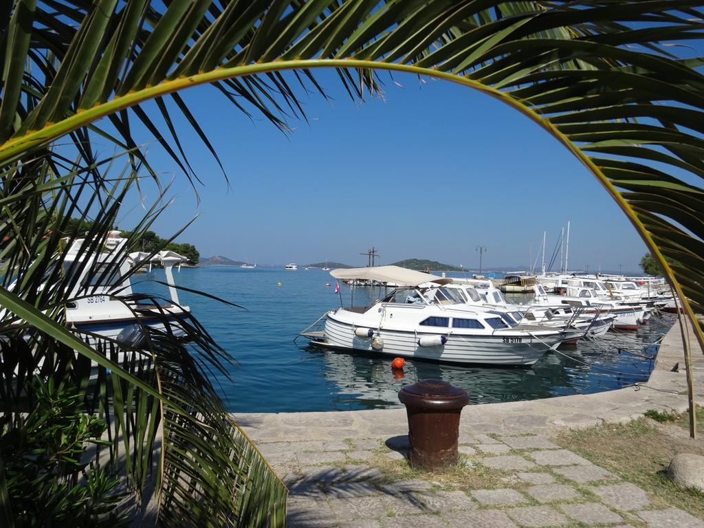 Villa D House Authentic Zlarin House, Relaxing Courtyard And Terrace Exterior foto