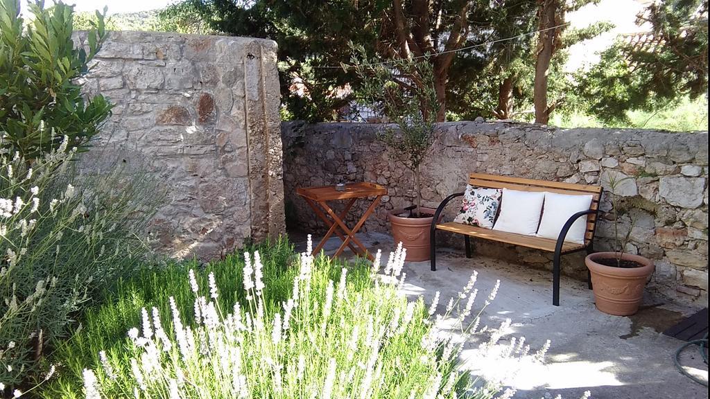 Villa D House Authentic Zlarin House, Relaxing Courtyard And Terrace Habitación foto